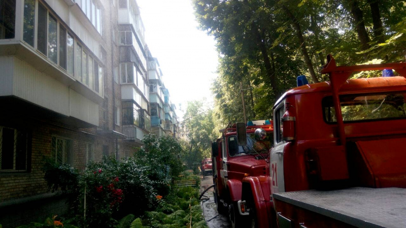 У Броварах горить п’ятиповерховий будинок, проводиться евакуація